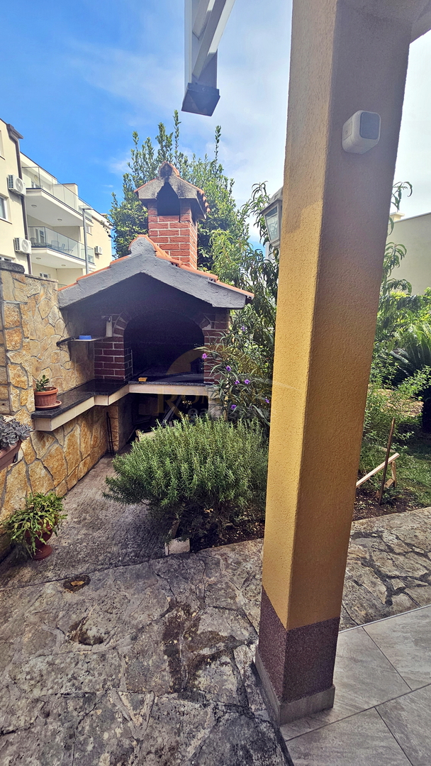 Apartmajska hiša v Okrugu Gornjem/Čiovo, drugi niz od morja - 5 apartmajev